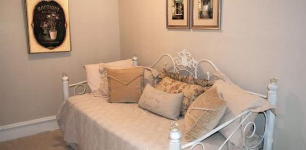 Фото Blessings on State Bed & Breakfast