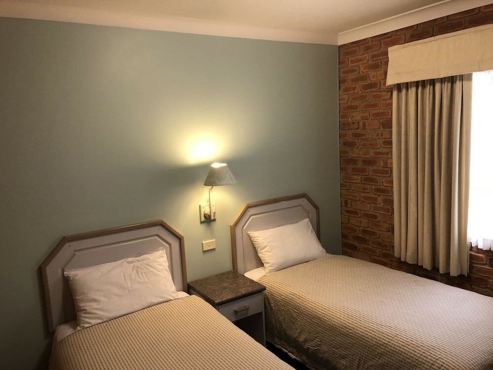 Фото The Crossing Motel