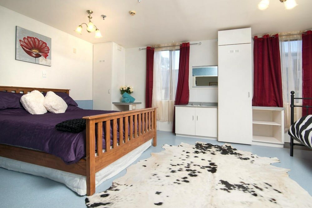 Фото Piwaka Lodge and Backpackers