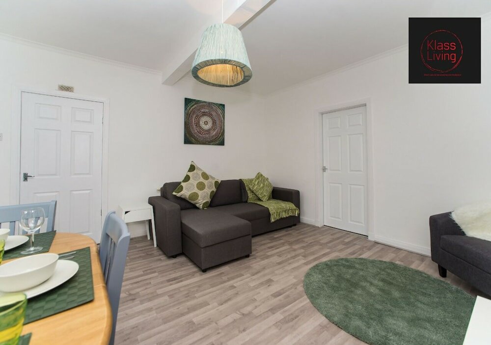 Фото Two Bedroom House by Klass Living Serviced Accommodation Hamilton - Kenmar House With Parking & WiFi