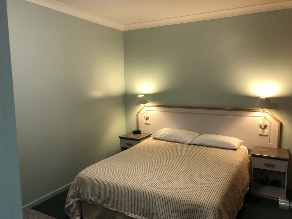 Фото The Crossing Motel