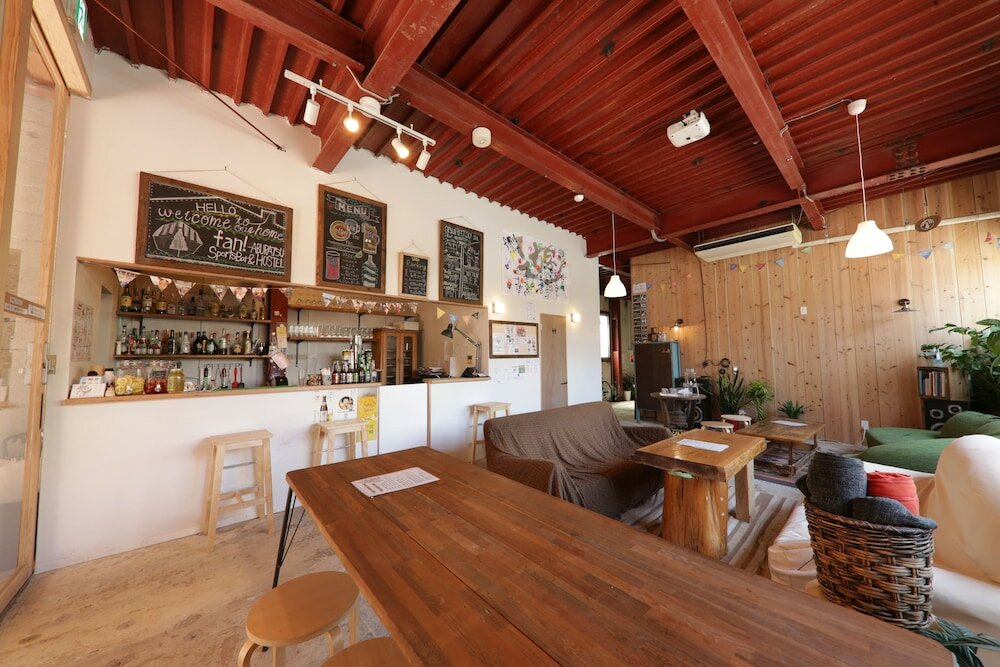 Фото Fan Aburatsu Sports Bar & Hostel