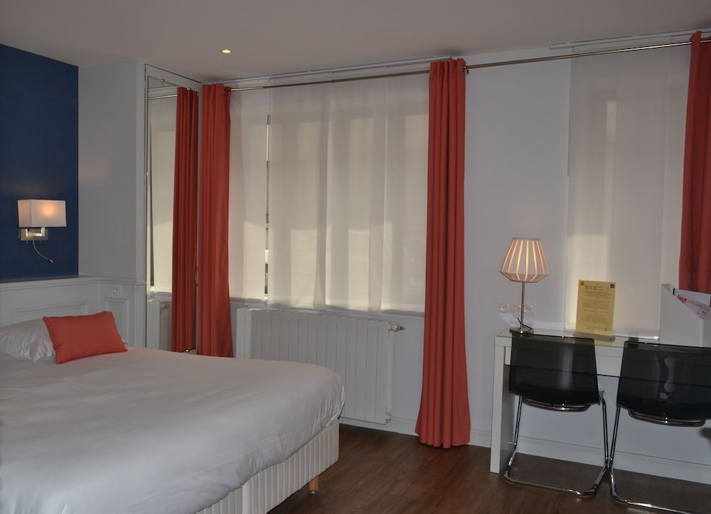 Фото Hôtel-Restaurant Le Monarque