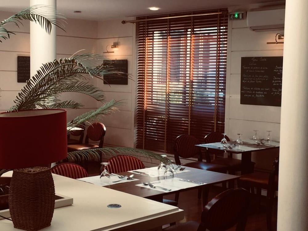 Фото Hôtel-Restaurant Le Monarque