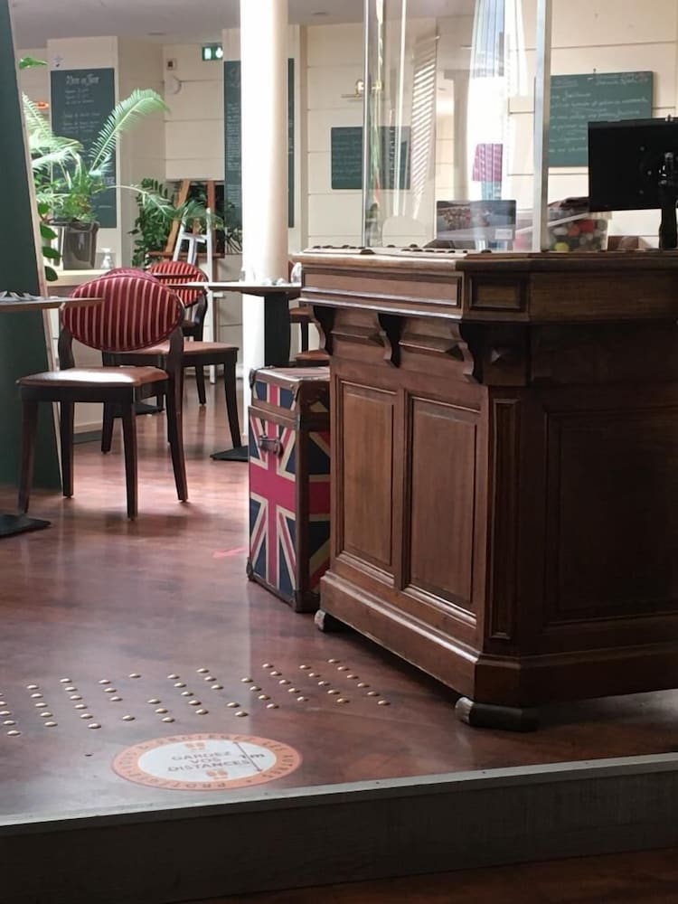 Фото Hôtel-Restaurant Le Monarque