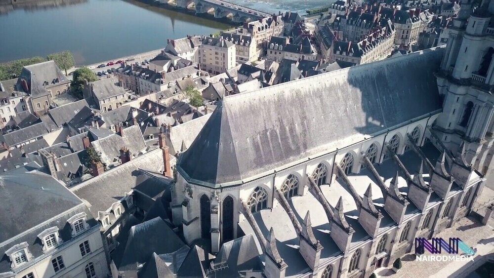 Фото Hôtel-Restaurant Le Monarque