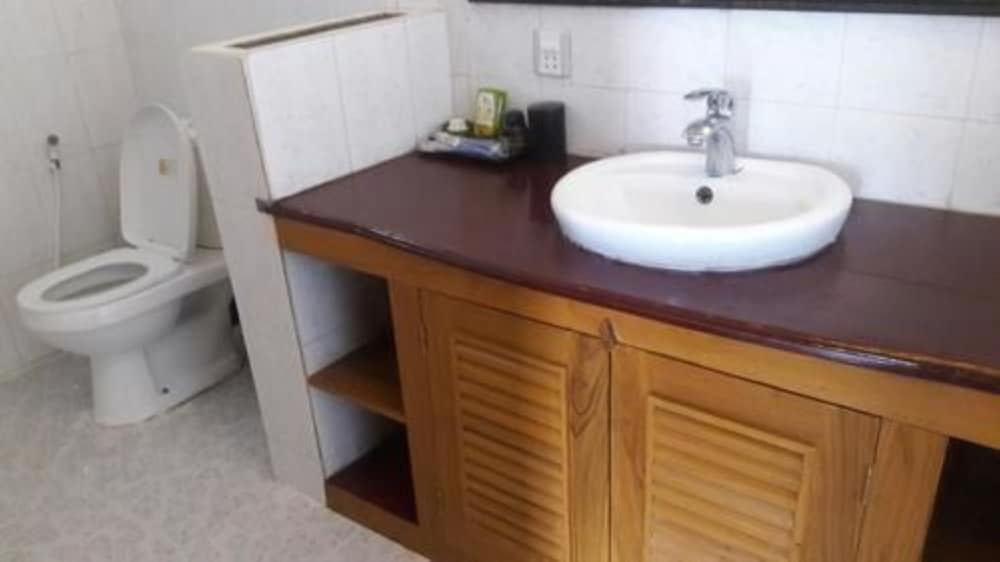 Фото Palace Nyaung Shwe Guest House