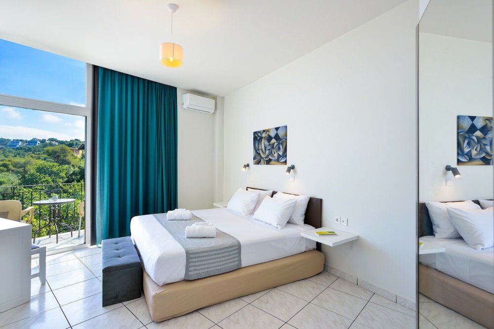 Фото Loucerna Suites Chania