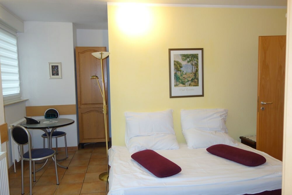 Фото Tolstov-Hotels Big 2 Room Roßstrasse Apartment