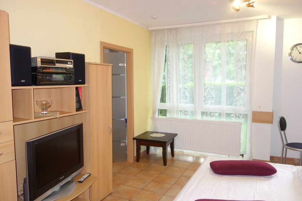 Фото Tolstov-Hotels Big 2 Room Roßstrasse Apartment