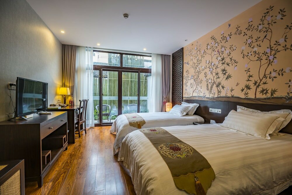 Фото Graceland Garden Court Hotel