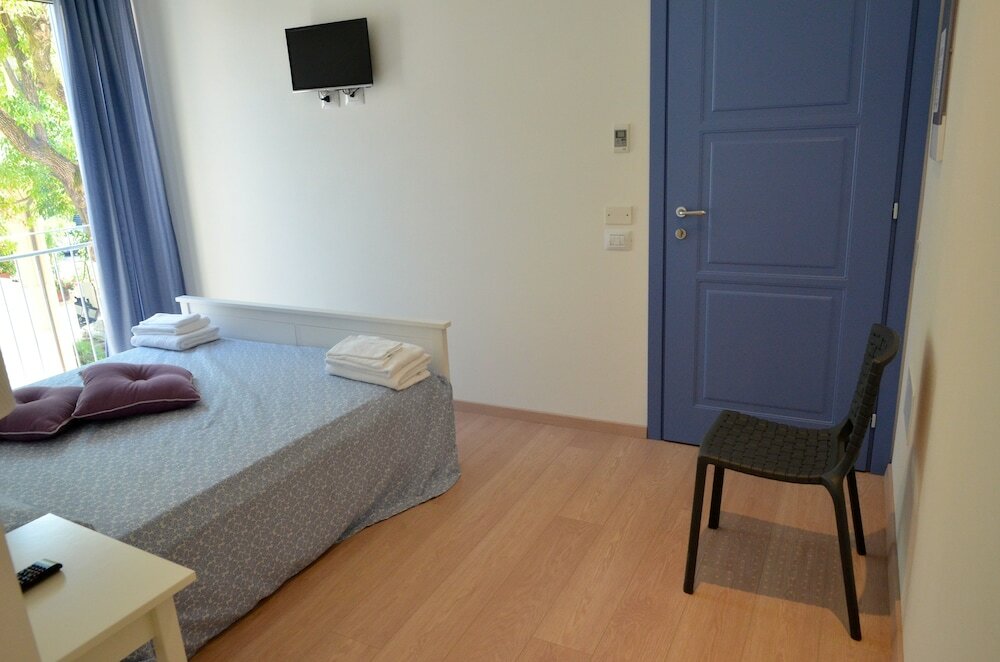 Фото Petit Hotel