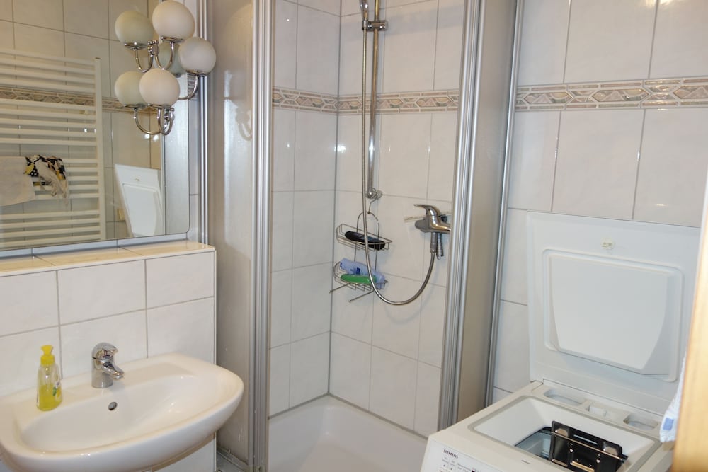 Фото Tolstov-Hotels Big 2 Room Roßstrasse Apartment