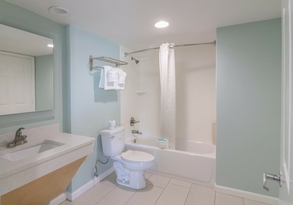 Фото Boardwalk Inn and Suites