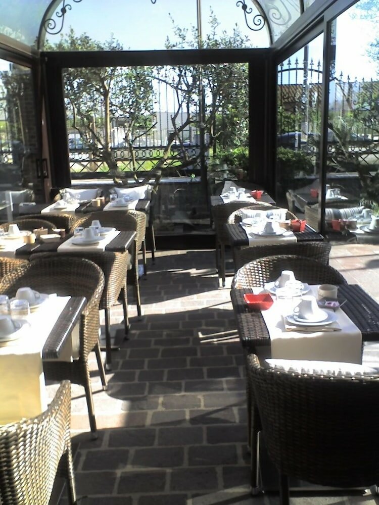 Фото Euro House Inn Airport Hotel & Residence