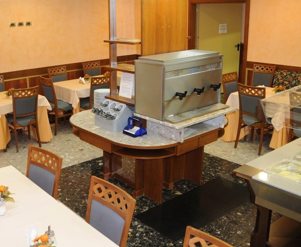 Фото Hotel Meeting Roma