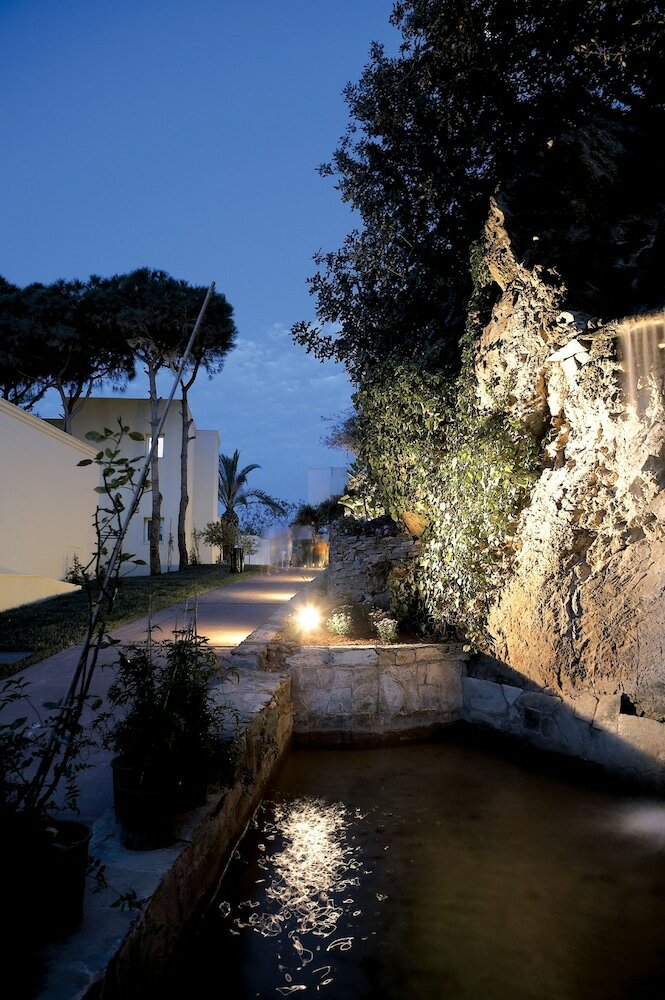 Фото Out Of The Blue Resort & SPA