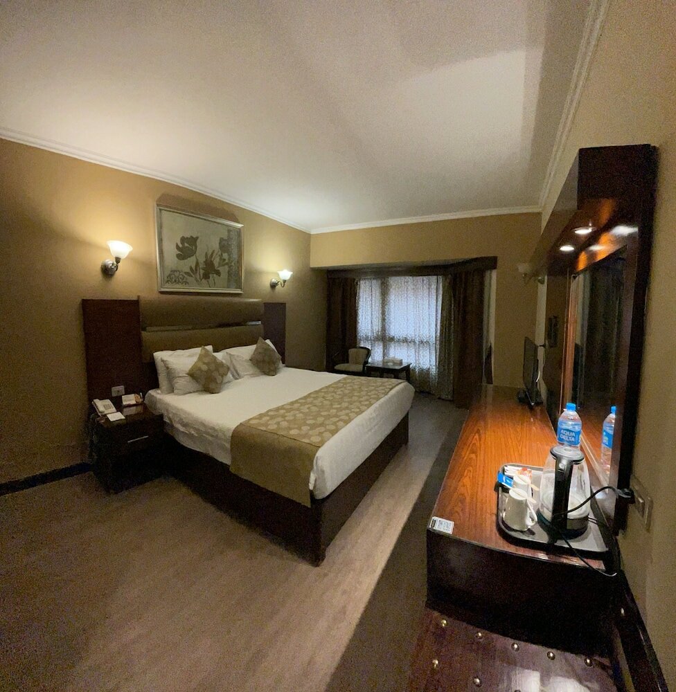 Фото Pyramisa Suites Hotel Cairo