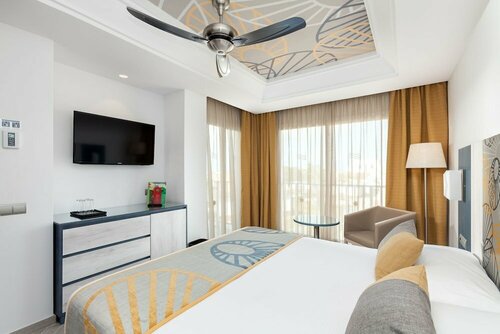 Внешний вид отеля Riu Chiclana - All Inclusive в Чиклана-де-ла-Фронтере, фото 5