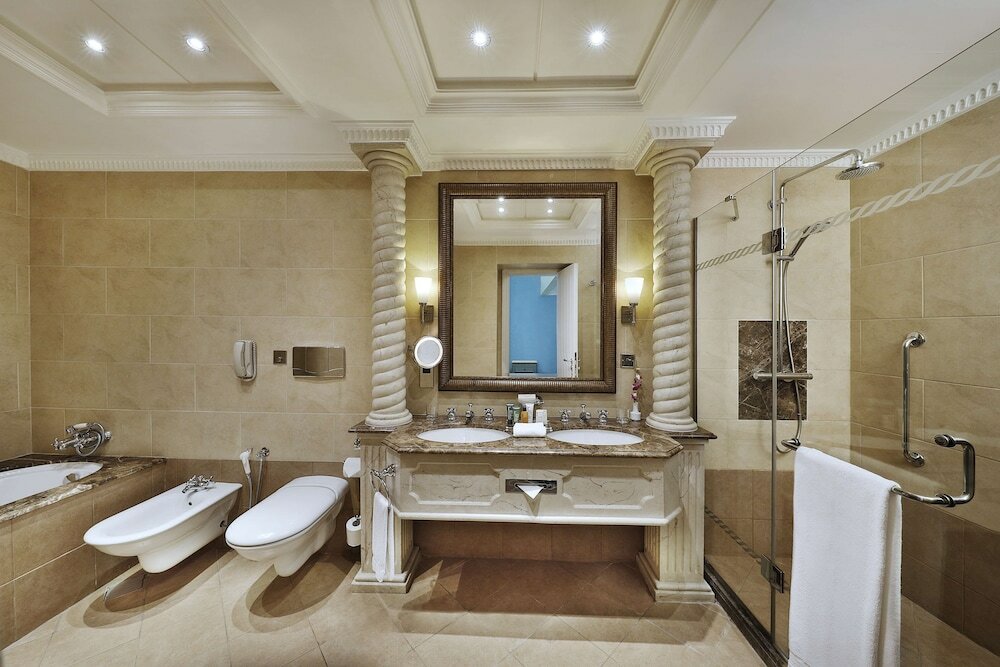 Фото Hilton Beirut Habtoor Grand