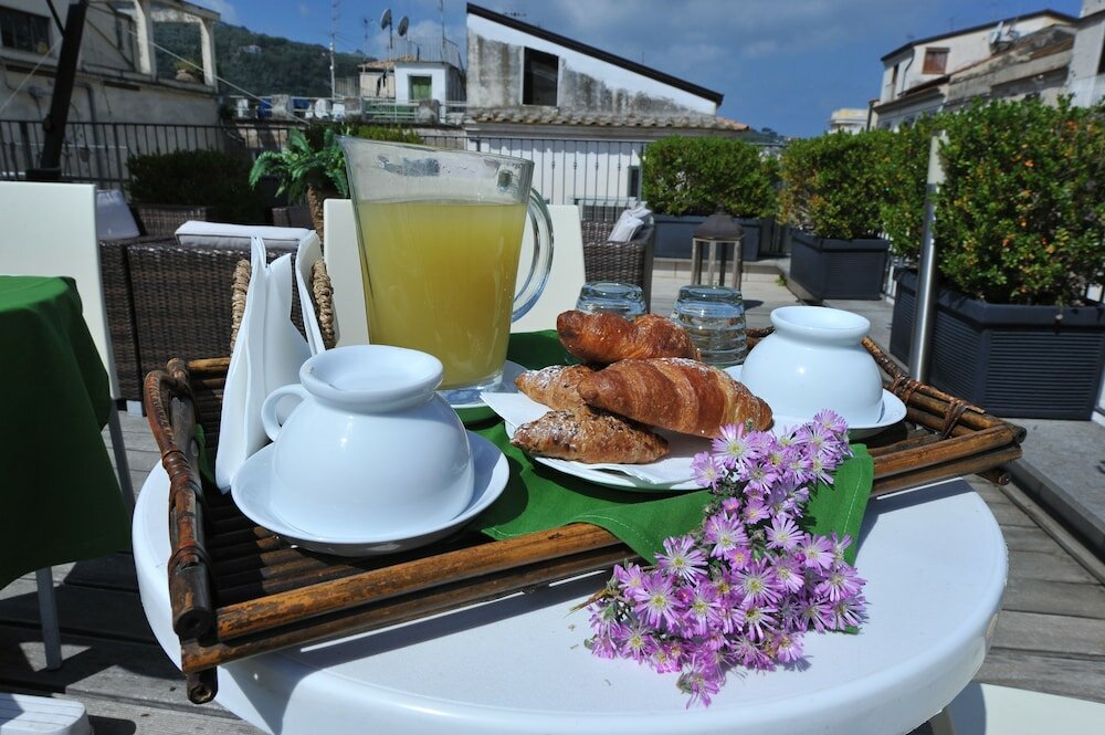 Фото Hotel Sorrento City