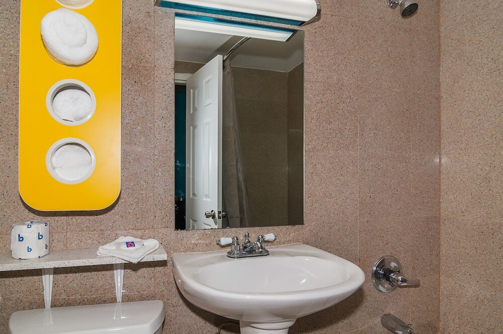 Фото Motel 6 Elmsford, Ny - White Plains