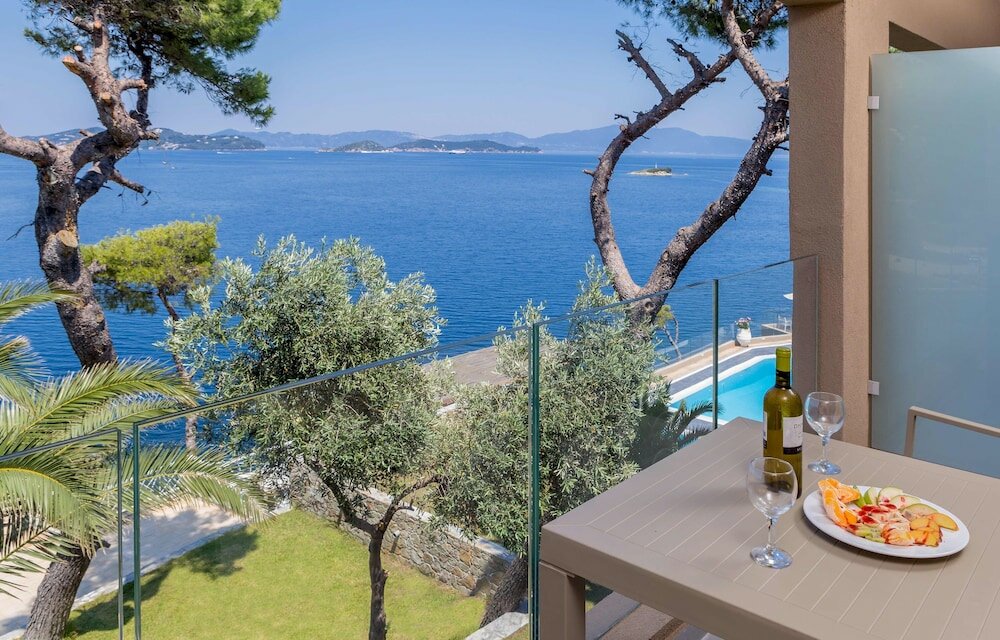 Фото Cape Kanapitsa Hotel & Suites