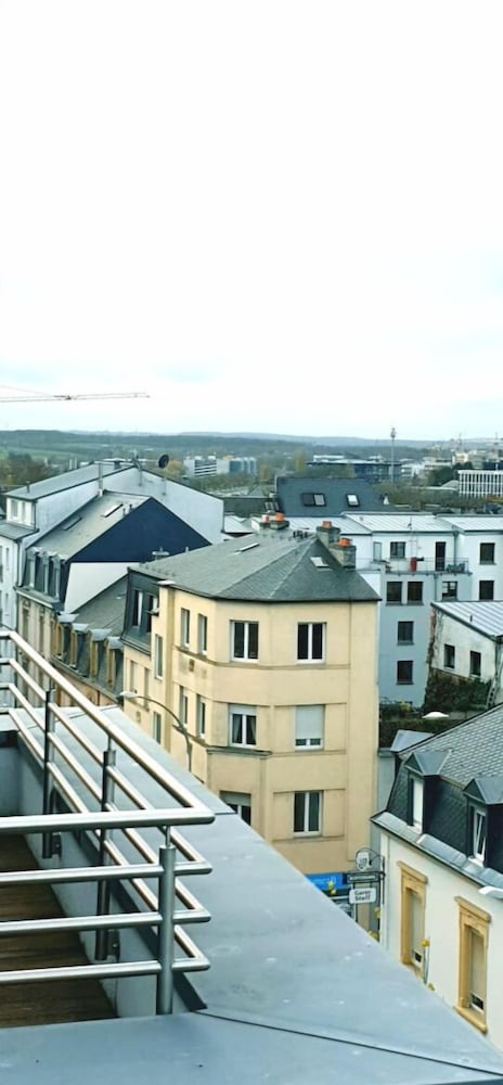 Фото Large Art Deco Flat 100m2 in City Center - Parking