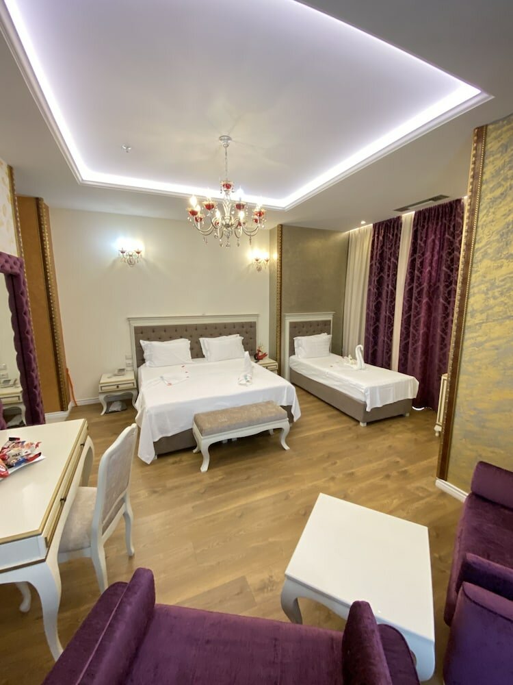 Фото The Red Bricks Hotel