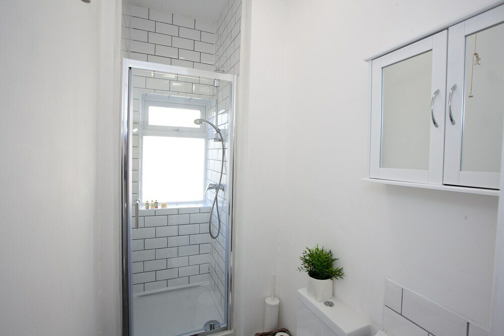 Фото Salford House