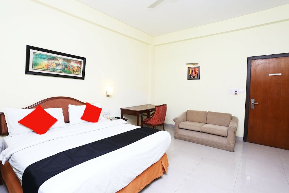 Фото Capital O 45308 Hotel Highway