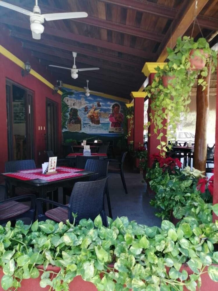 Фото El Cihualteco Hotel Restaurante Bar