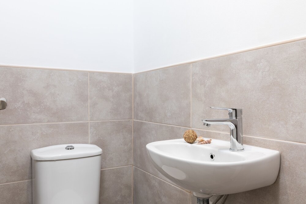 Фото Local Hostel & Suites