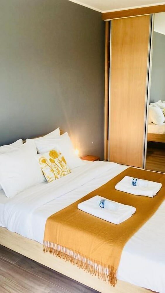 Фото Large Art Deco Flat 100m2 in City Center - Parking