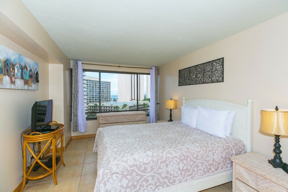Фото Two Bedroom Discovery Bay High Rise Condos with Lanai & Gorgeous Views