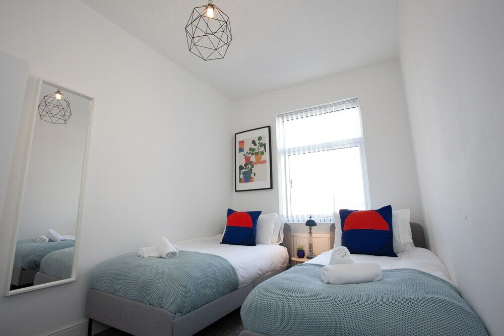 Фото Salford House