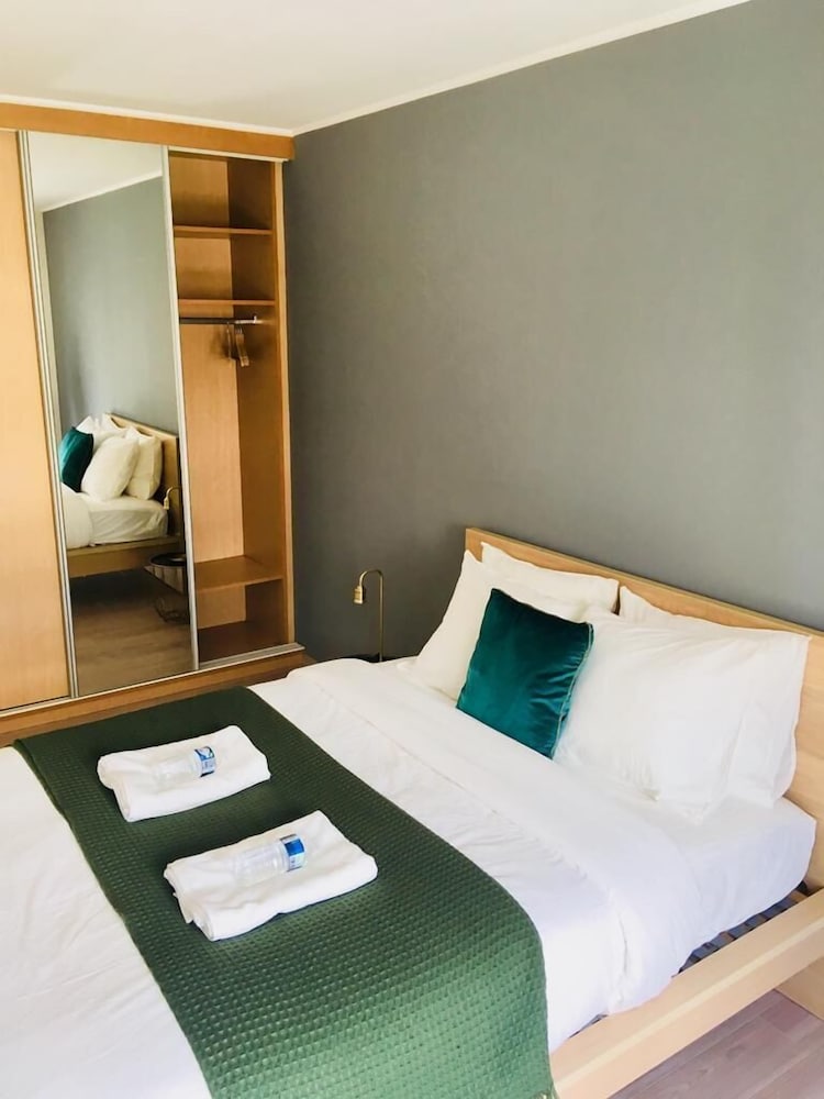 Фото Large Art Deco Flat 100m2 in City Center - Parking