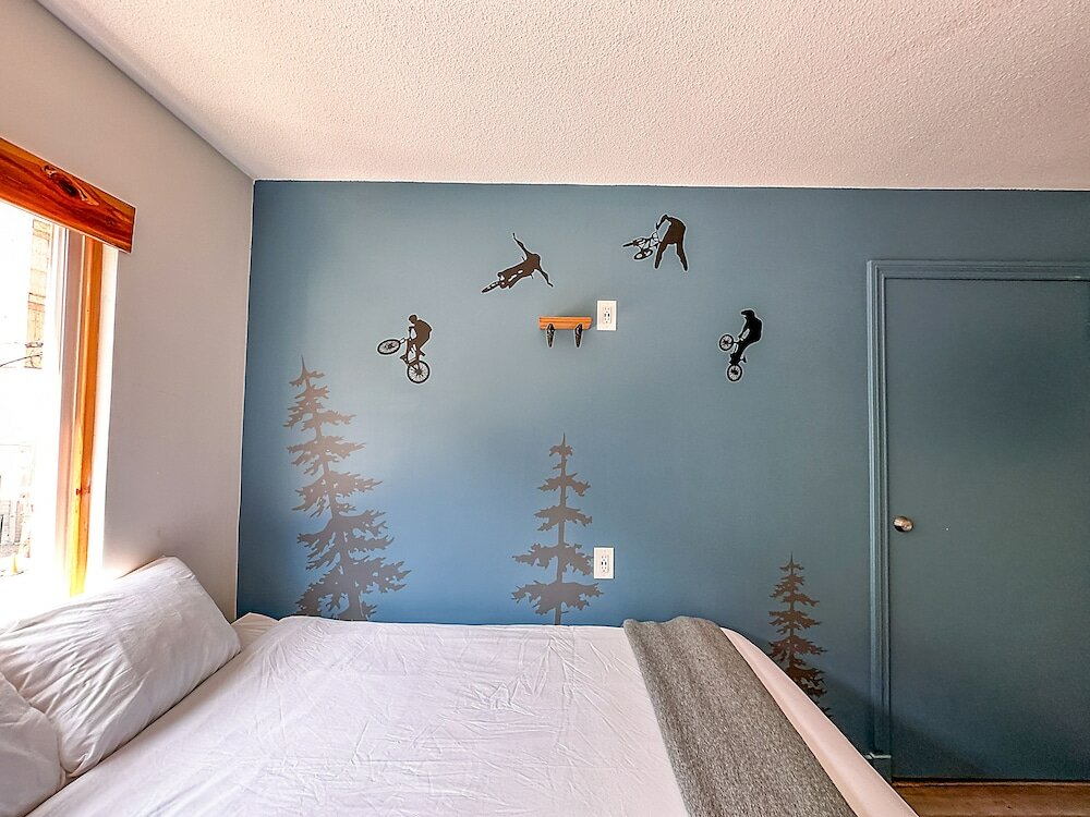 Фото Crash Hotel Squamish