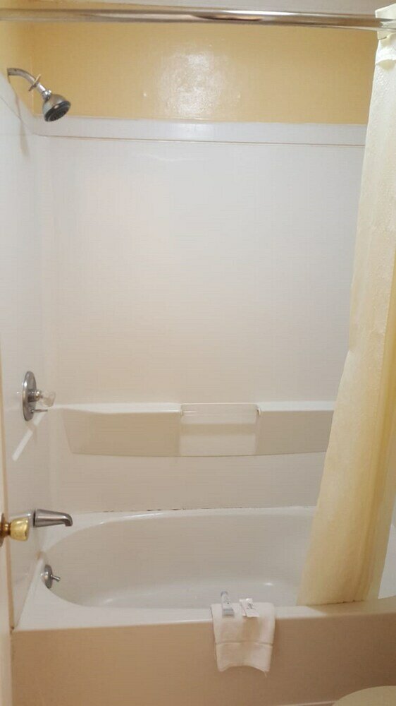 Фото Loyalty Inn Rockingham