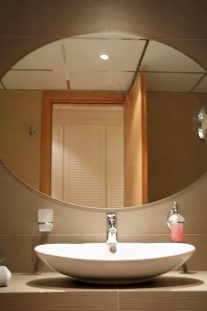 Фото Messinian Bay Hotel