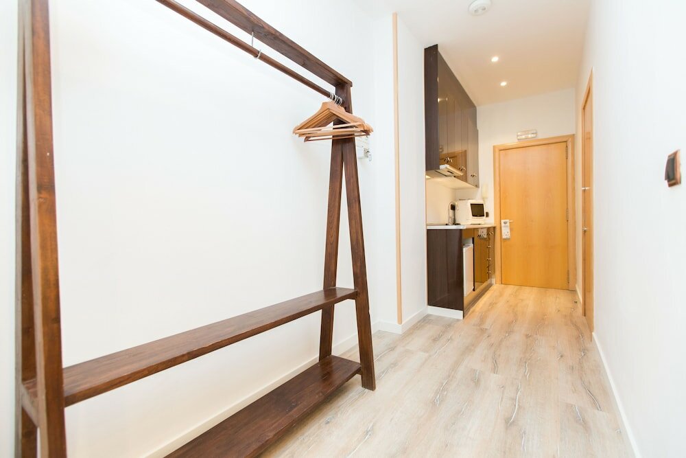 Фото AinB Las Ramblas Colón Apartments