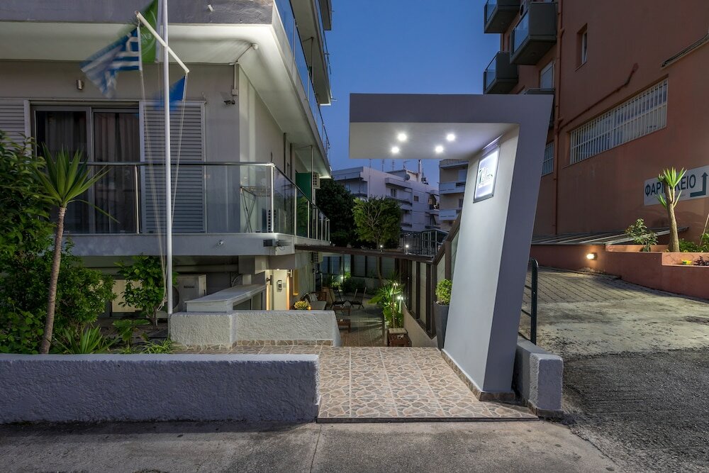 Фото 7 Palms Hotel Apartments