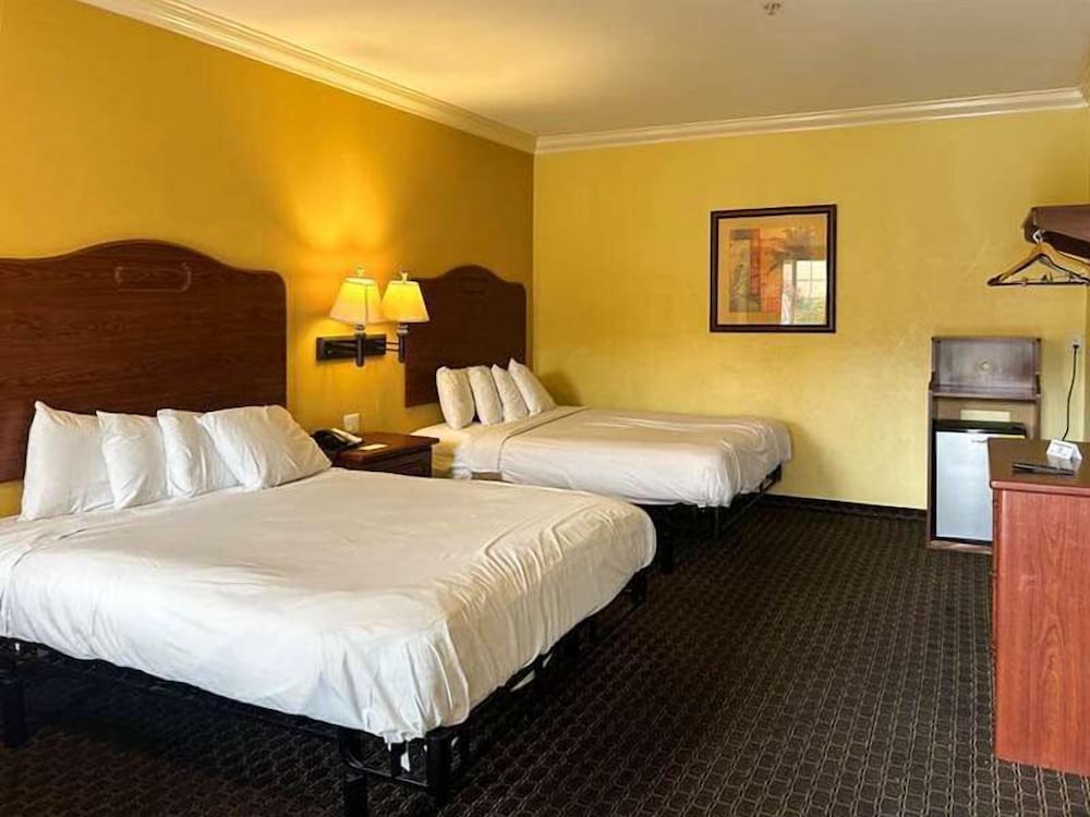 Фото Motel 6 South Gate, Ca