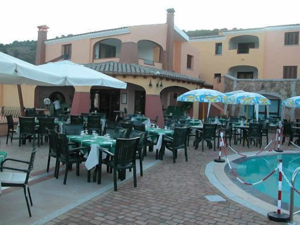 Фото Albergo Residenziale Li Troni