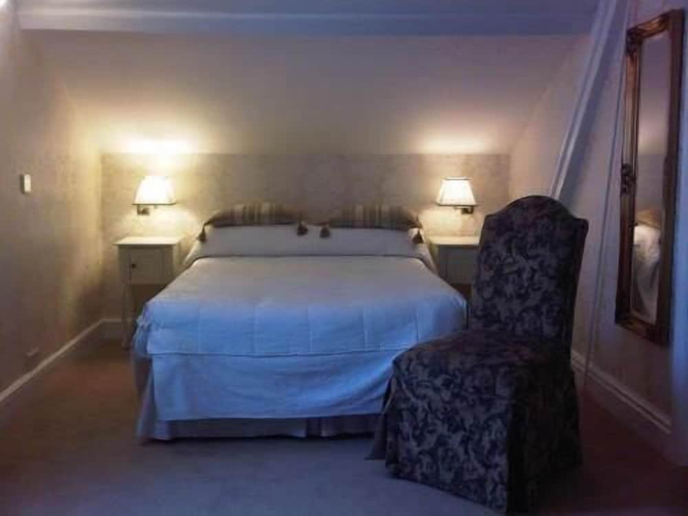 Фото Bentley Tower Hotel