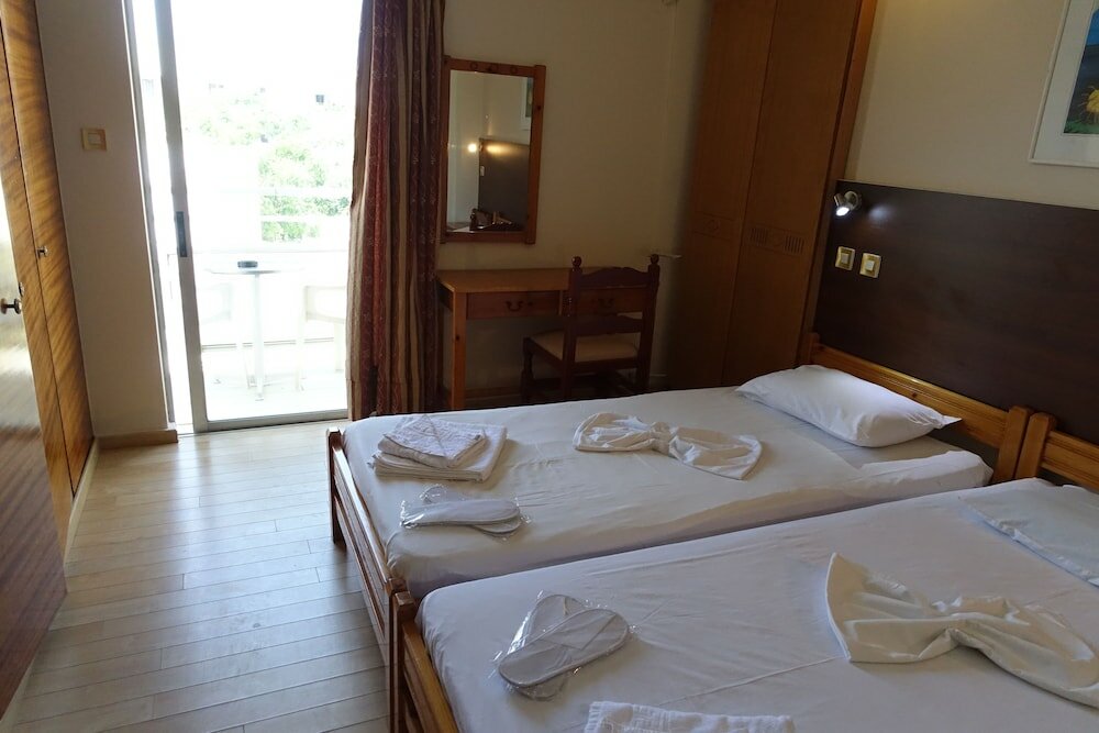 Фото Bristol Hotel & Apartments