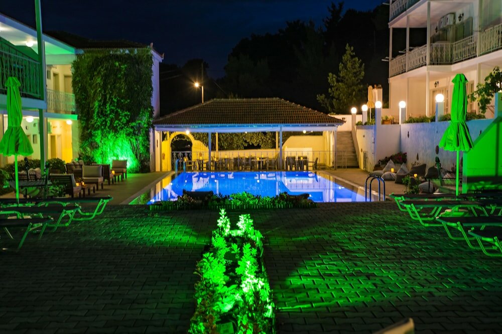 Фото отеля 2