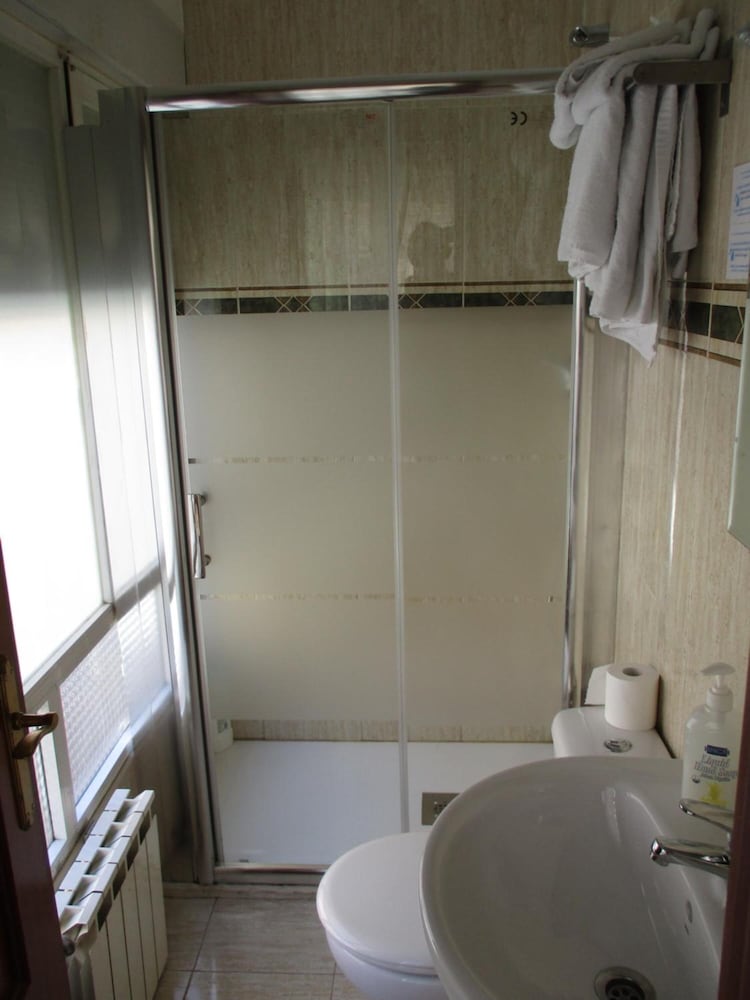 Фото Hostal Becares