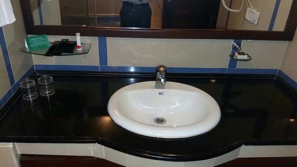 Фото Hotel Kanoos Residency