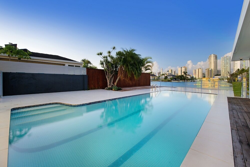 Фото Sunrise Executive 5 Bedroom Home